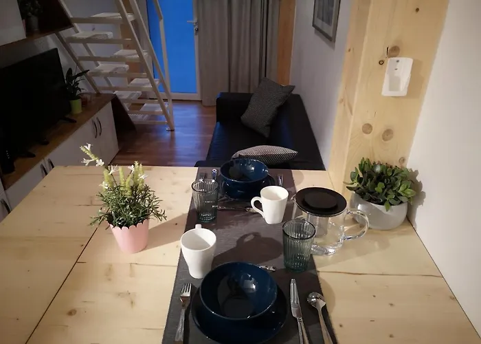 Maison 2 Chambres, Cosy, Proche Metro