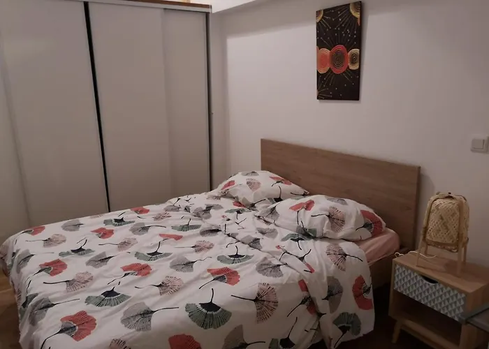 Maison 2 Chambres, Cosy, Proche Metro